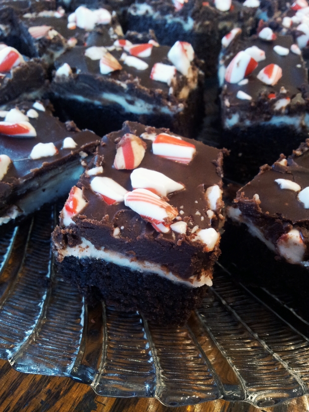 chocolate peppermint christmas brownies recipe, christmas sweets, candy cane christmas bark recipe